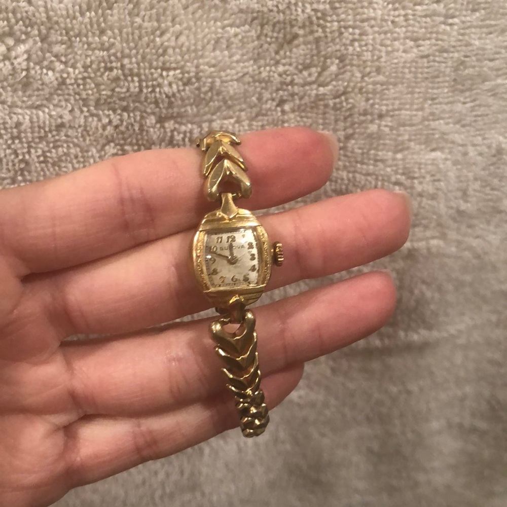 Beautiful Bulova ladies gold watch from early 40’s